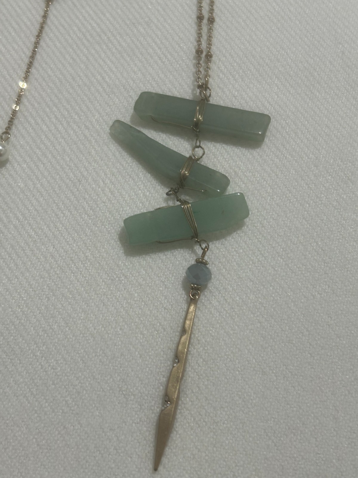 LOTE OF 2 LONG GOLD TONE NECKLACES ANN TAYLOR STAR BURS UMBRANDED STONE BAR PEND