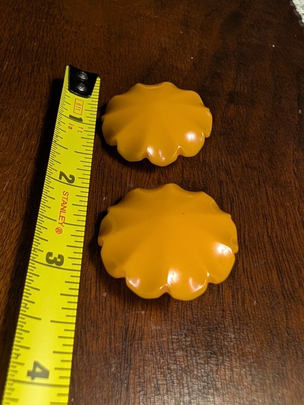 Bakelite Scalloped Edge Round Clip-On Earrings — Butterscotch Yellow