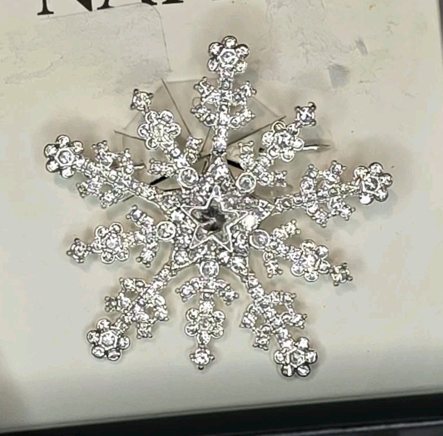 Napier Snowflake Silver Tone Crystal Rhinestone Brooch Pin Winter Xmas