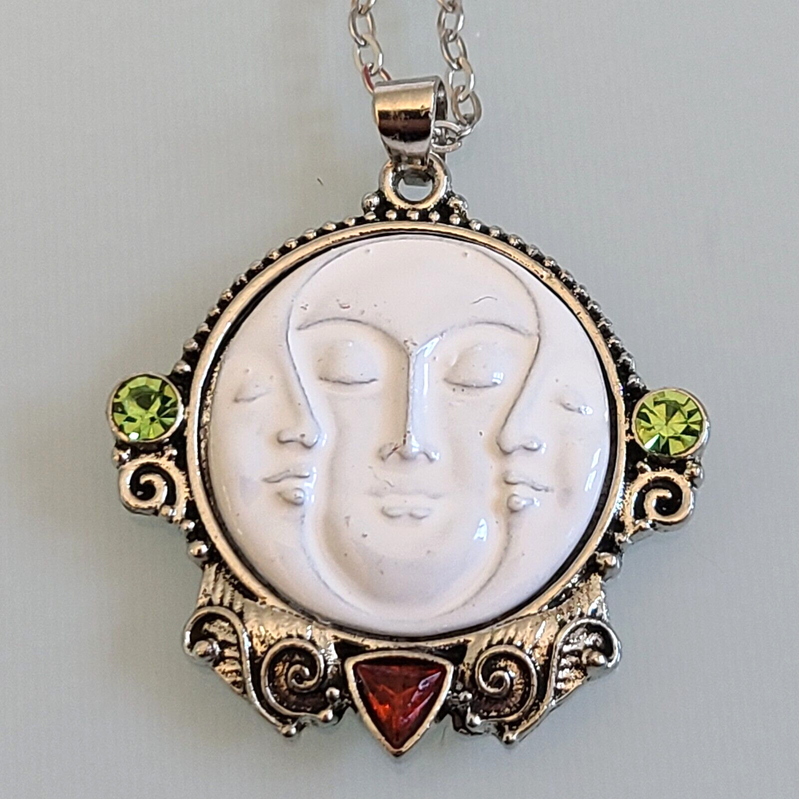 UNUSUAL TRIPLE MOON FACE NECKLACE FULL MOON WITH TWO CRESCENT MOONS CARESSING