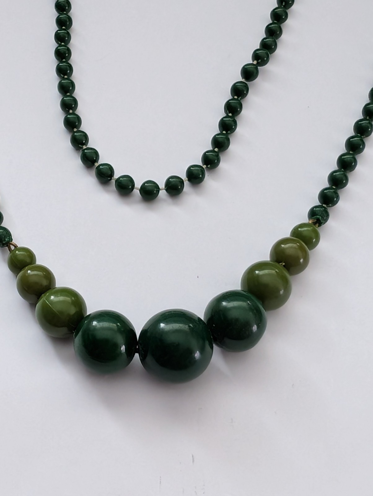 Long single strand green prominent graduated focal statement beaded necklace