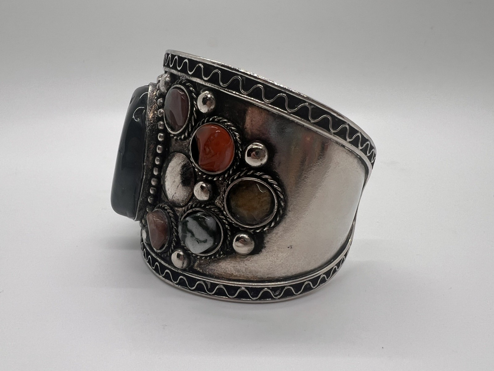 Semi-Precious Stone Cuff Bracelet – / Silver-Tone / Large Center Stone