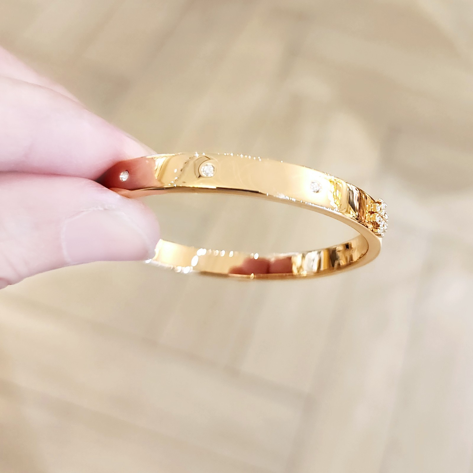 Authentic Tory Burch 18K Gold Plated Pave Logo Hinge Bangle Cuff Bracelet 164157