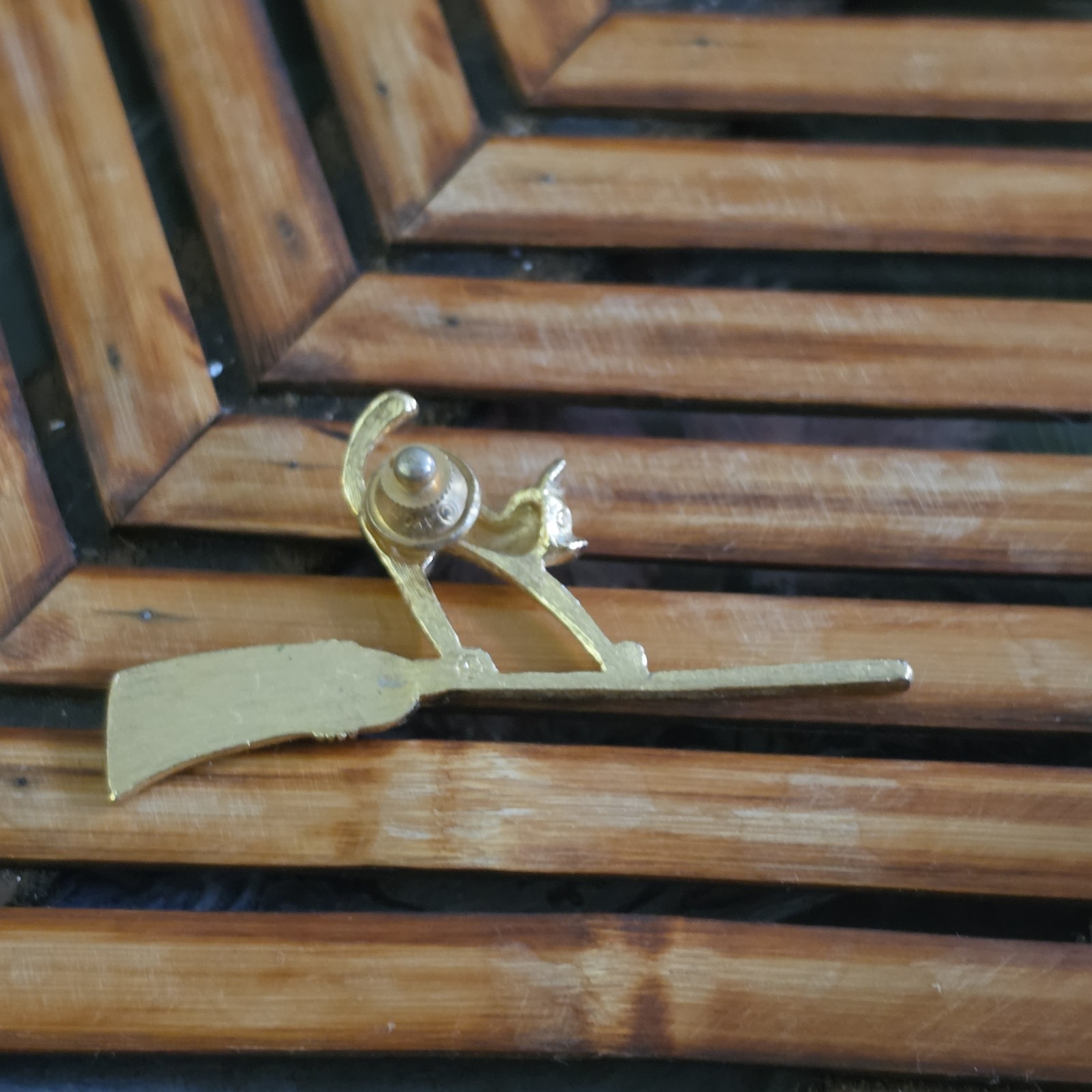 VTG Avon Gold Tone Cat Flying On Broom Brooch Costume Jewelry No Box