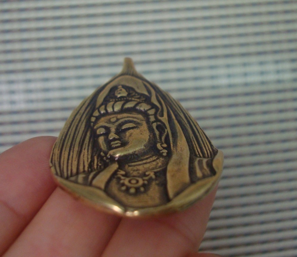 Vintage Brass Guanyin Metal Charm Pendant Leaf-Shaped Bodhisattva Amulet