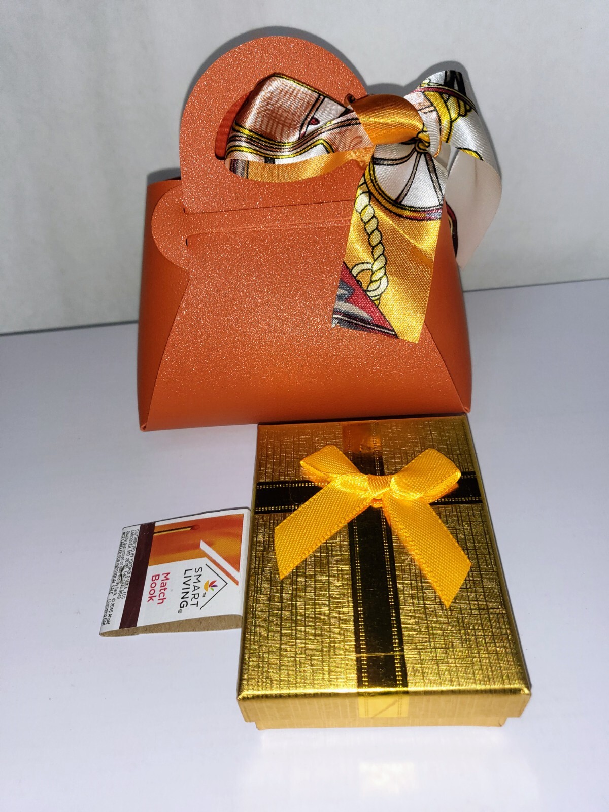 Trendy bracelet gift for family and friends “Delivered as pictured” Color random