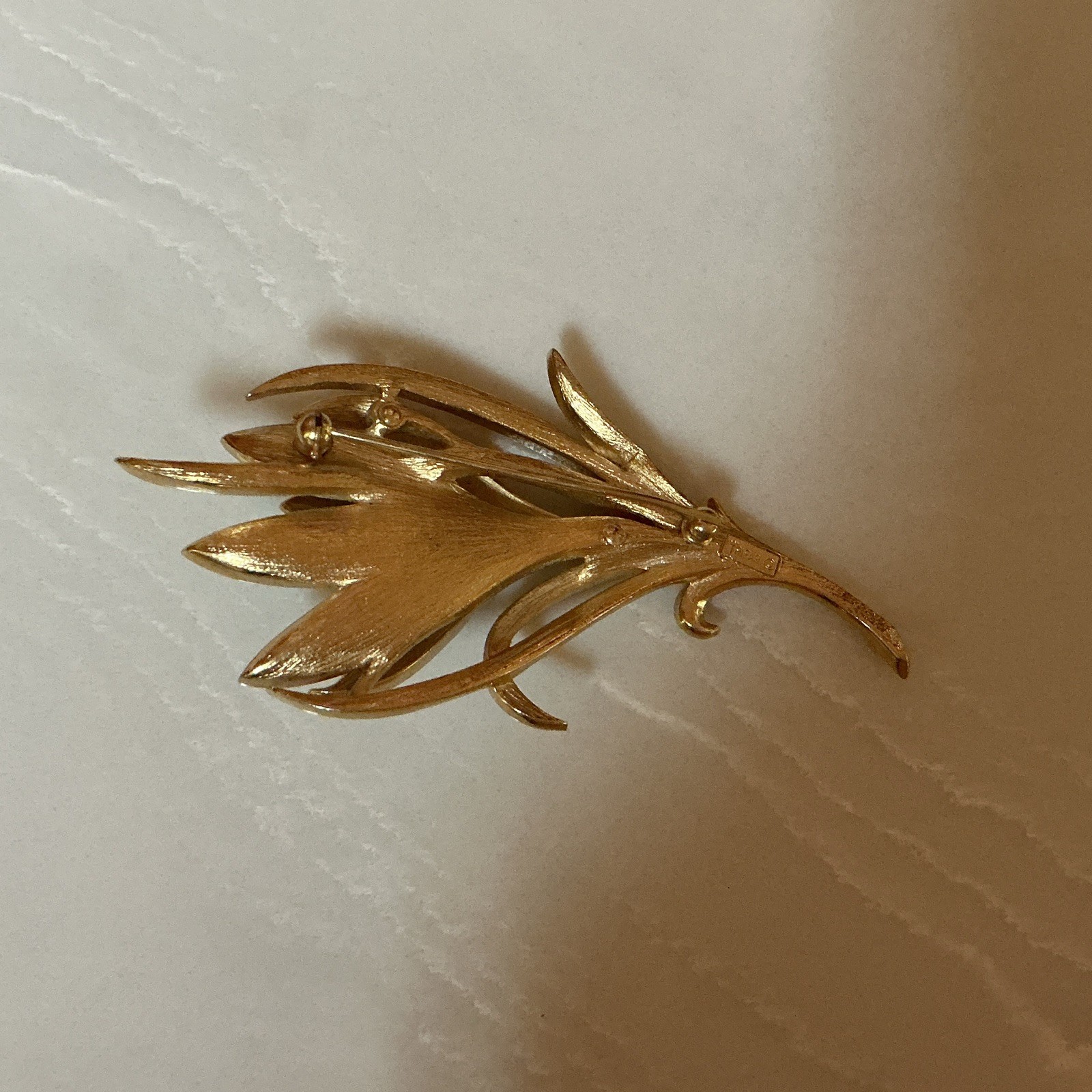 VTG TRIFARI 1950 Gold Tone Leaf Spray Brooch Pin 2” Metal Nature Flowers