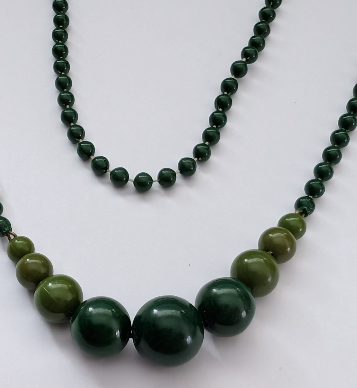 Long single strand green prominent graduated focal statement beaded necklace