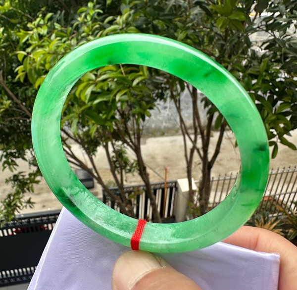 Grade A Natural Green Jadeite Bangle Icy Vivid Green Fine Jewelry Bracelet 59mm