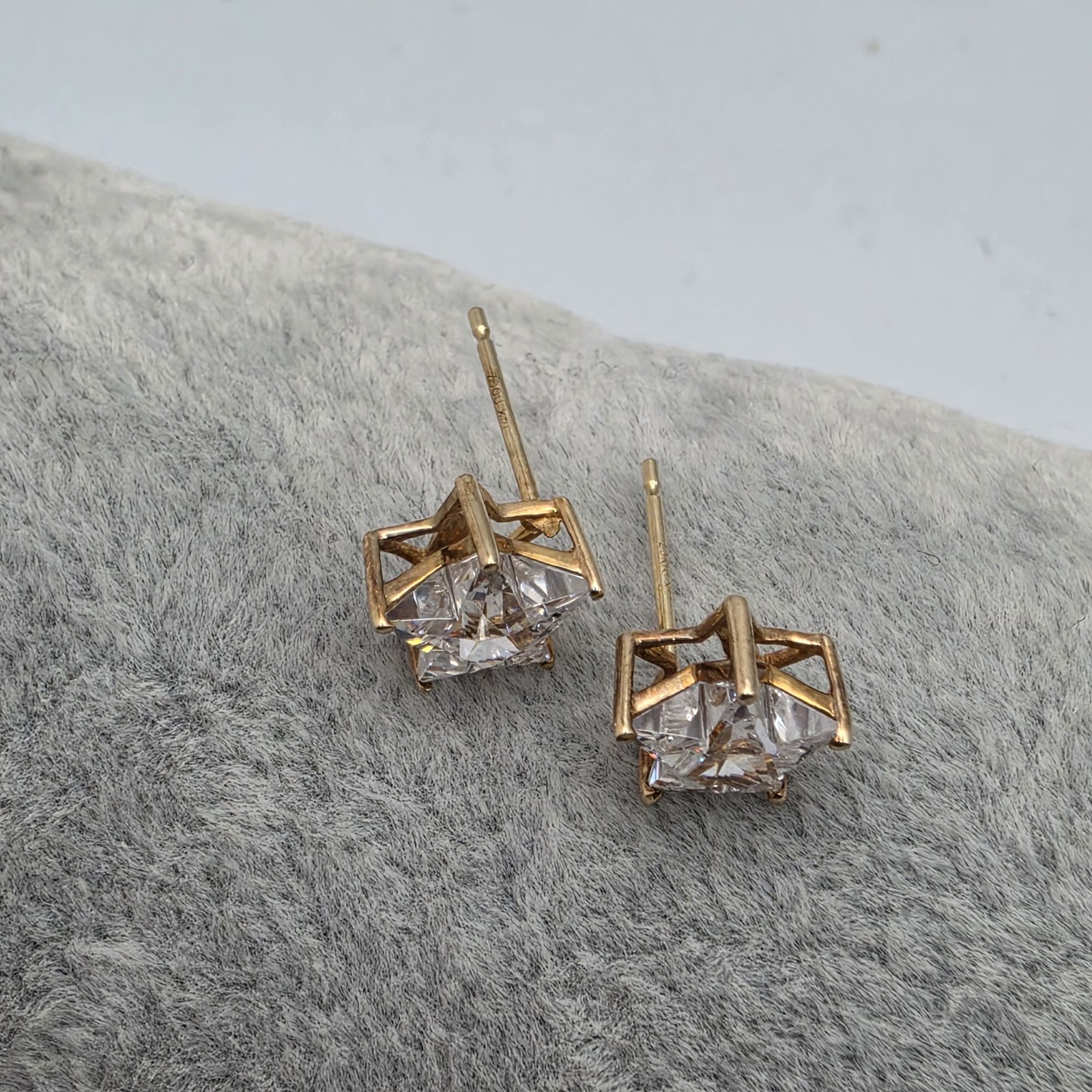Star Shaped Cubic Zirconia Stud Earrings Diamonique DQ 14Kt Yellow Gold 1.74g