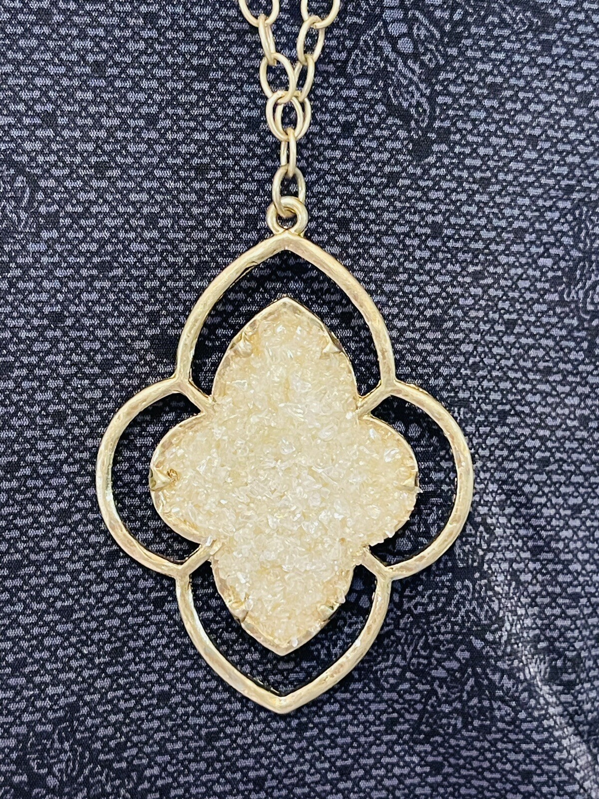Four Leaf Clover Pendant 17-in Drop Crushed Gemstone Metal NEW Canvas Necklace