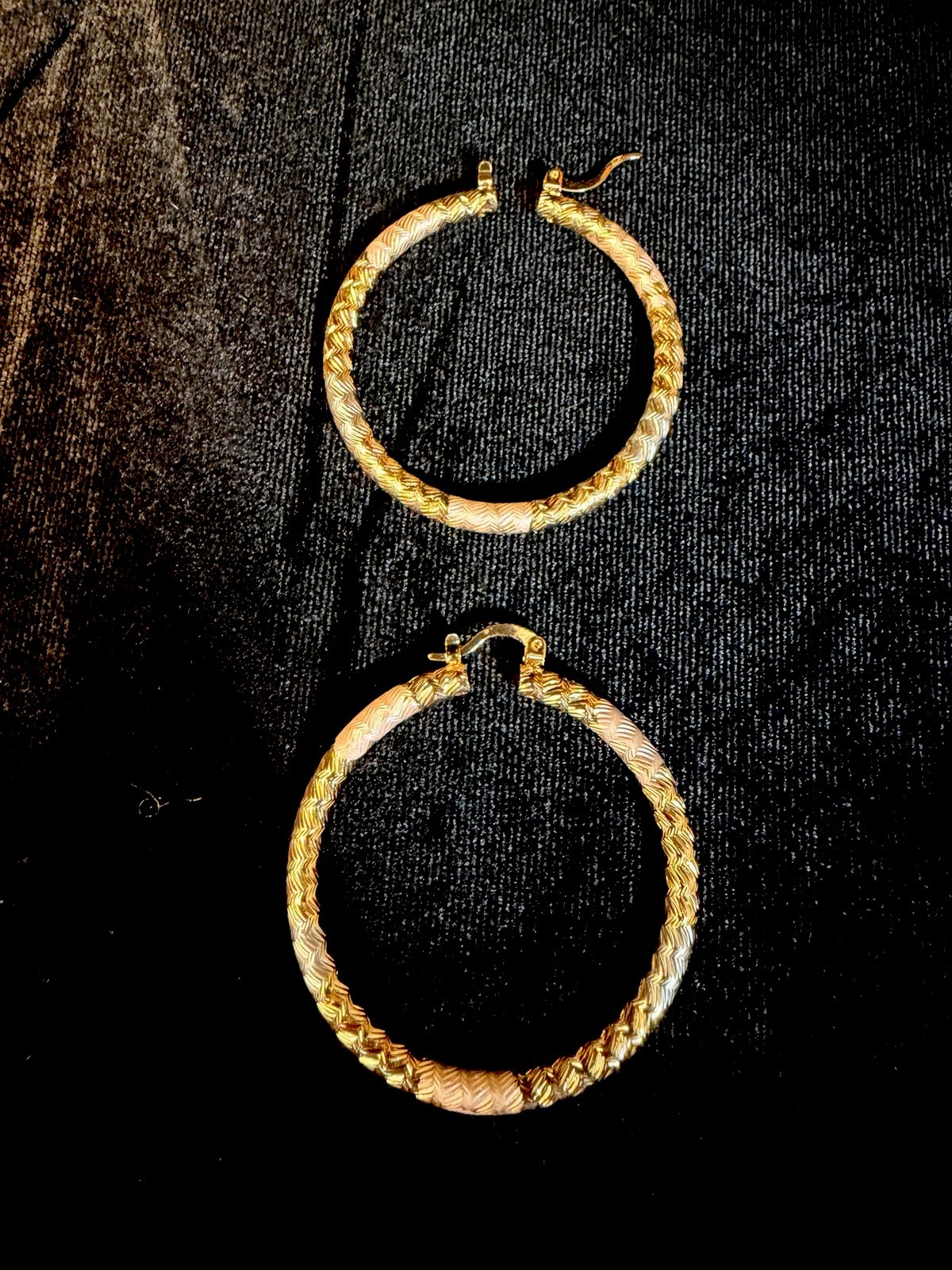 14K Gold Tri-Tone Textured Round Hoop Earrings Latch Back Closure. 2in diameter