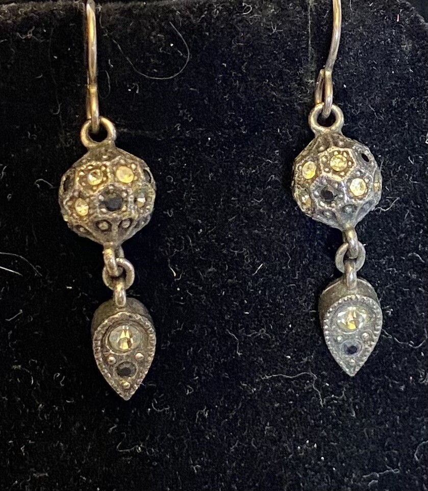 LOT Designer Costume Jewelry Earrings 8 Pair Swarovski Crystal Gems Dangly Drops