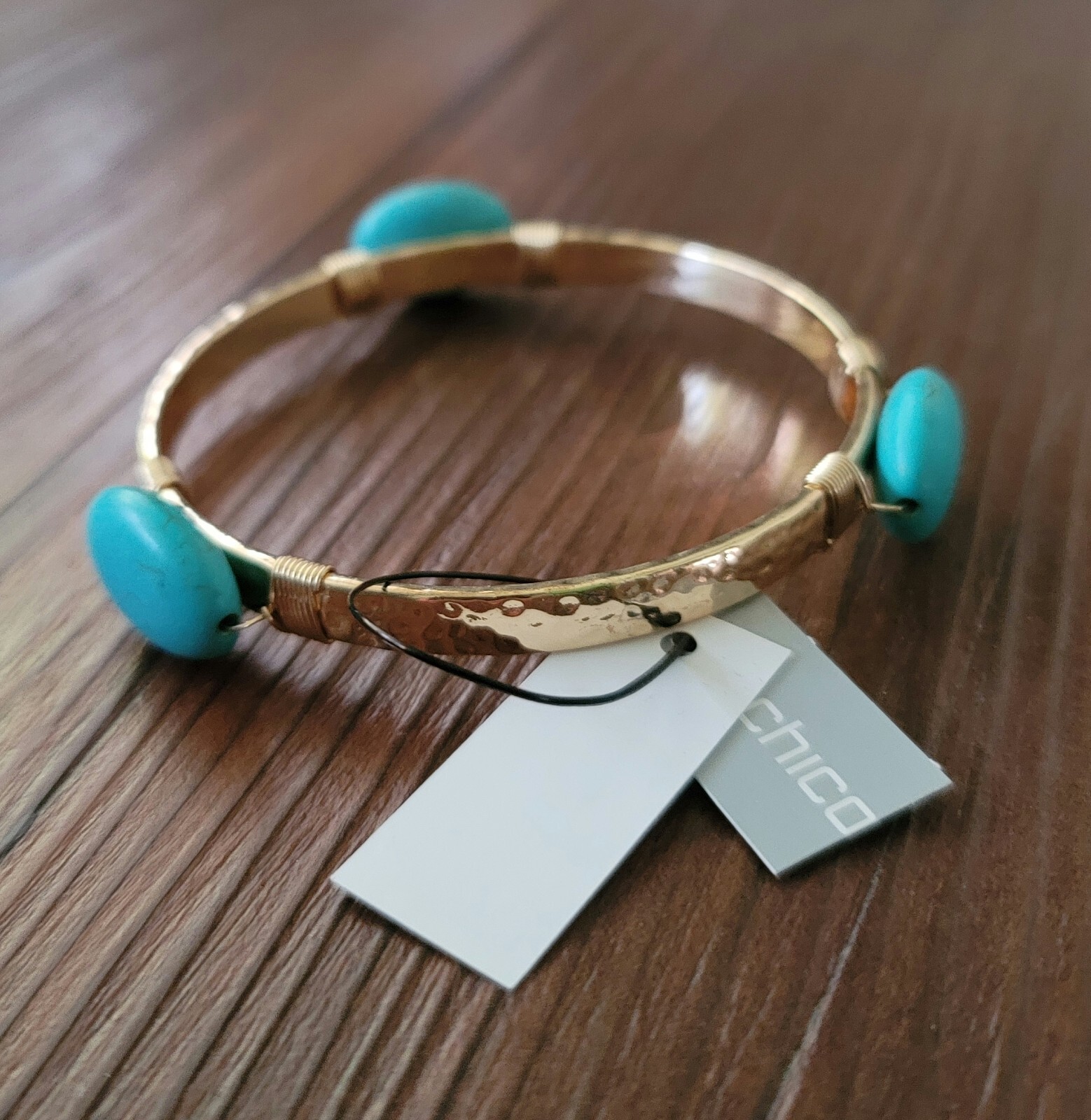 NWT CHICO’S BANGLE BRACELET HAMMERED METAL GOLD / TURQUOISE COLOR STONES $35.00