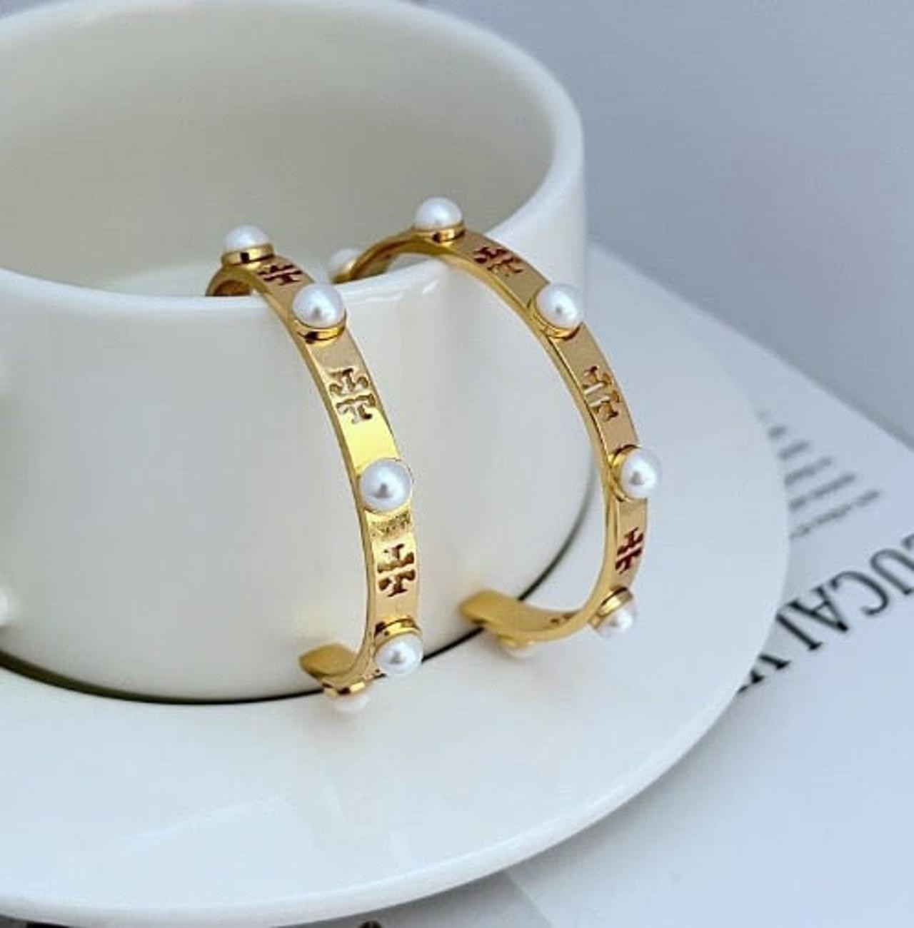 New! Burch Pearl & Logo Hoop with Jewelry Pouch Size:5.4*5.4cm