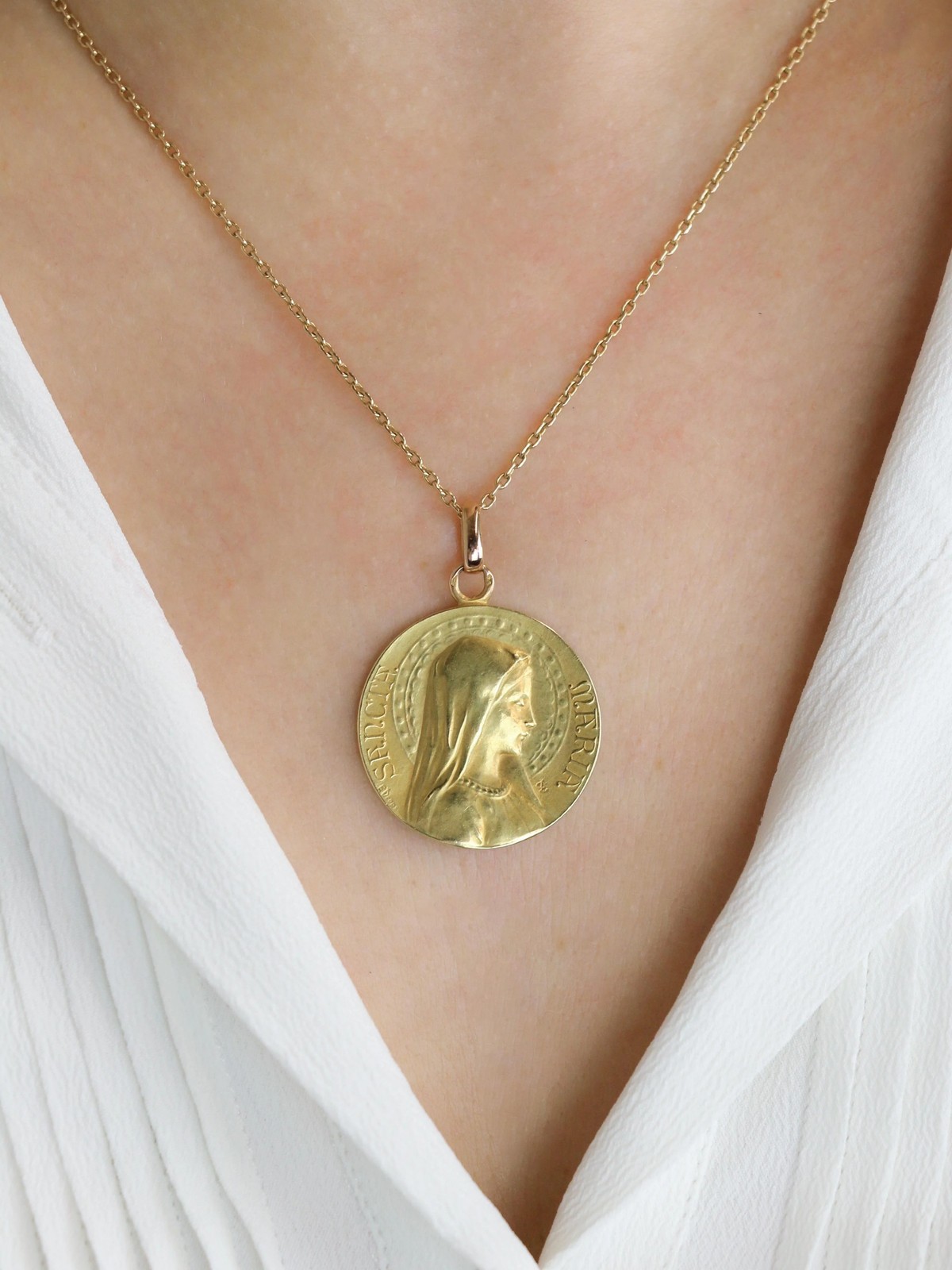 DROPSY Art Nouveau Sancta Maria medal in yellow gold