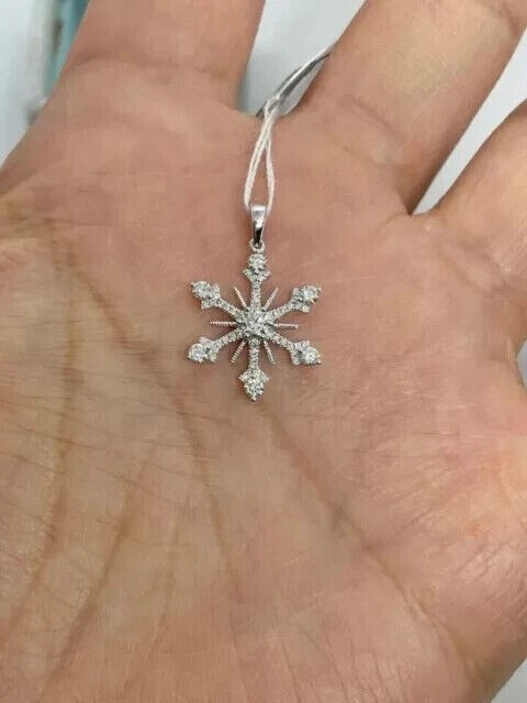Round Cut Simulated Diamond Stunning Snowflake Pendant In 14K White Gold Plated