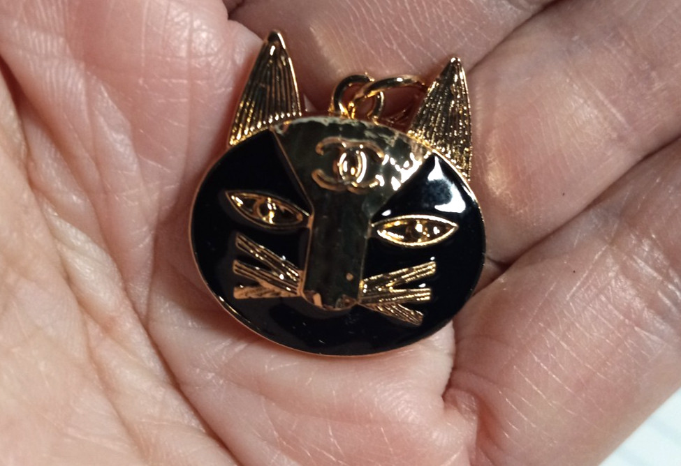 Designer Button Black and Gold Cat Zipper Pull / Charm, Pendant 25mm