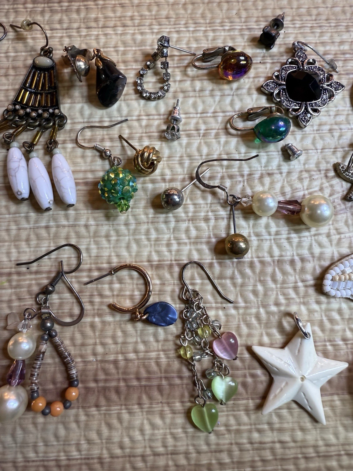 lot of mix match Earrings For Craft Sizes Color Varies Fashion