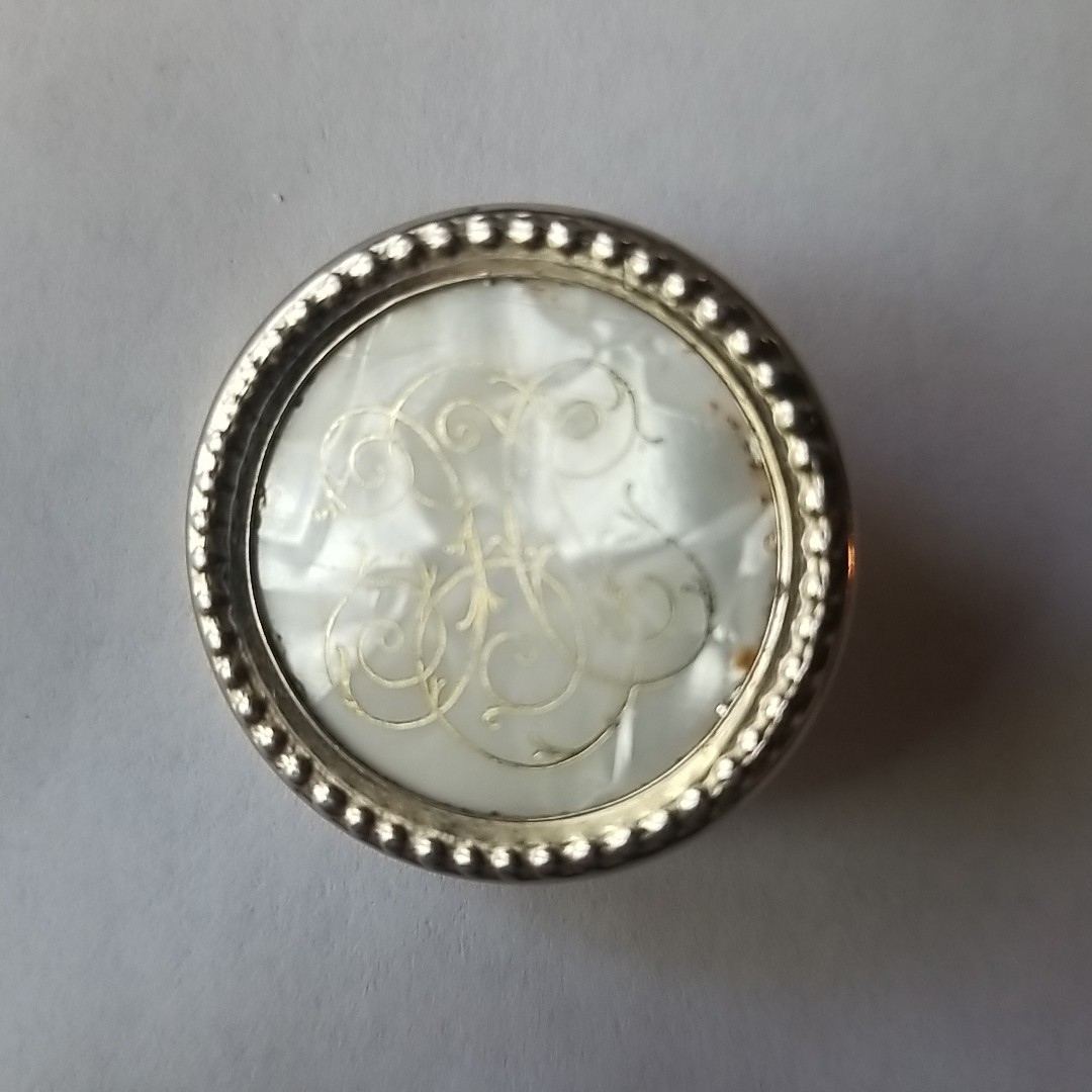 Vintage General Mfg Co USA Seamstress Magnetic Pin Holder Brooch Mother of Pearl