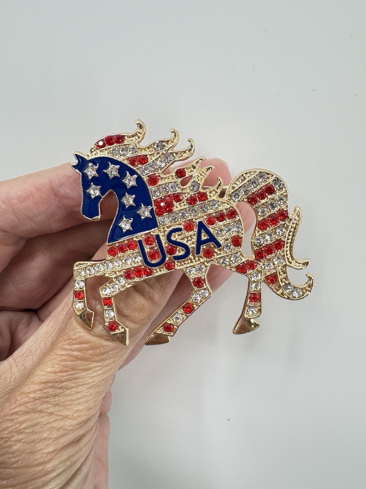 Patriotic Horse Brooch USA American Flag Gold Tone Rhinestone Pin Red White Blue