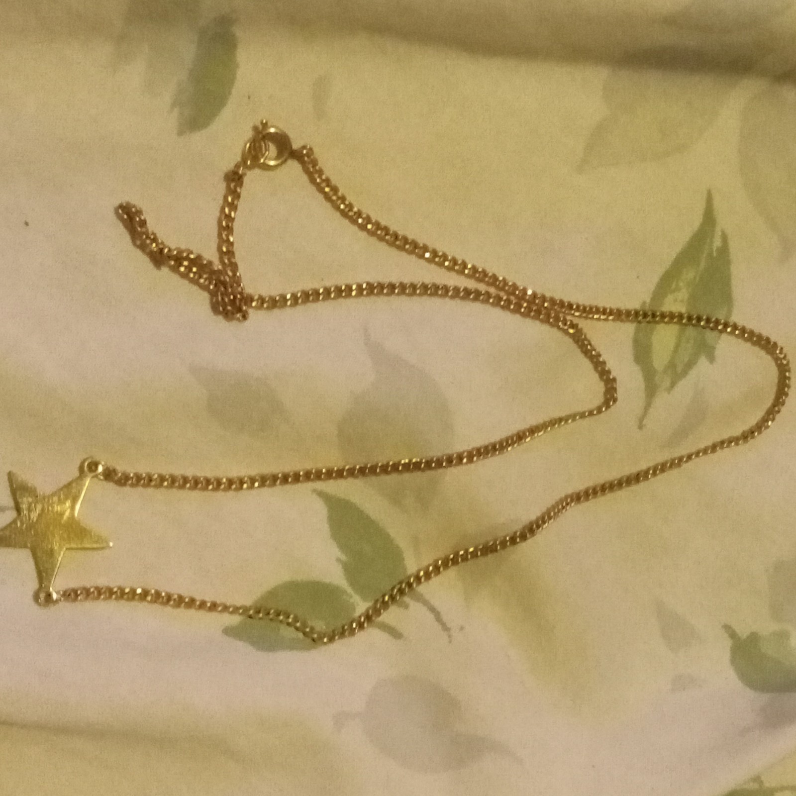 Vintage Gold Tone Star Pendant Box Chain Necklace Spring Ring Clasp No Stone