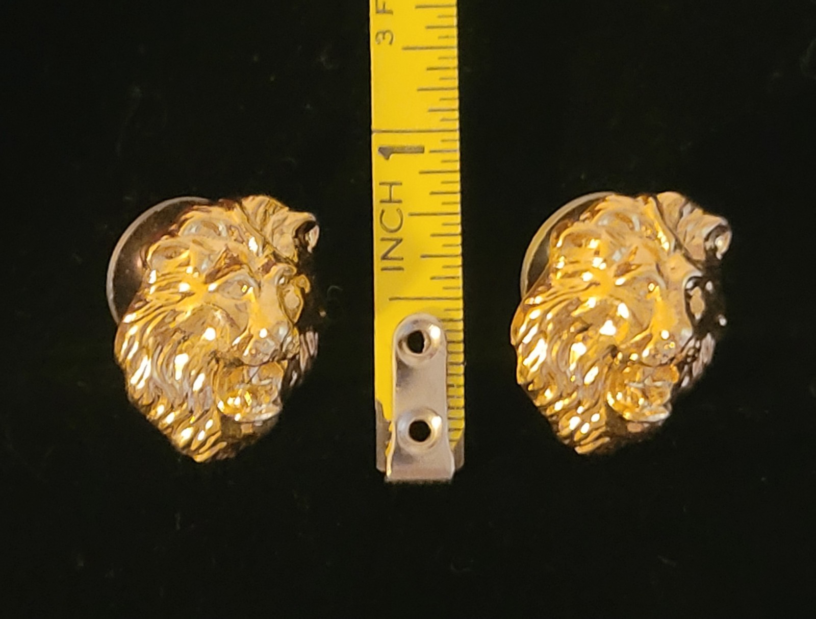 Vintage Yellow Gold Tone Lion Head Stud Post Pierced Earrings .75″ Unsigned