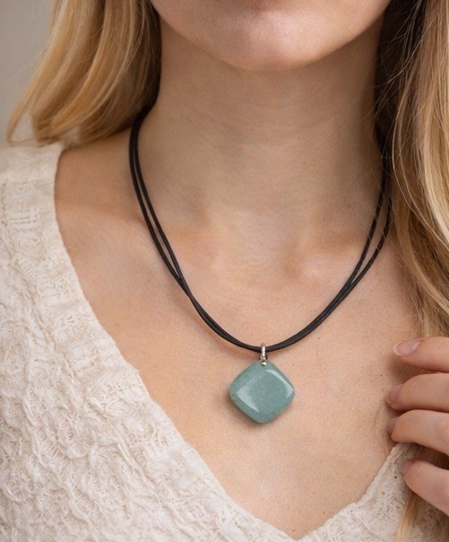 New Chesed Semi Precious Stone Pendant Necklace Set 6 Natural Stones Gift Box
