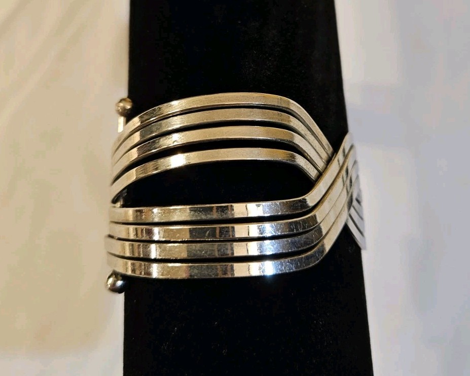 Fashion Silvertone Everyday Wear Cuff Bangle Bracelet Pre-owned