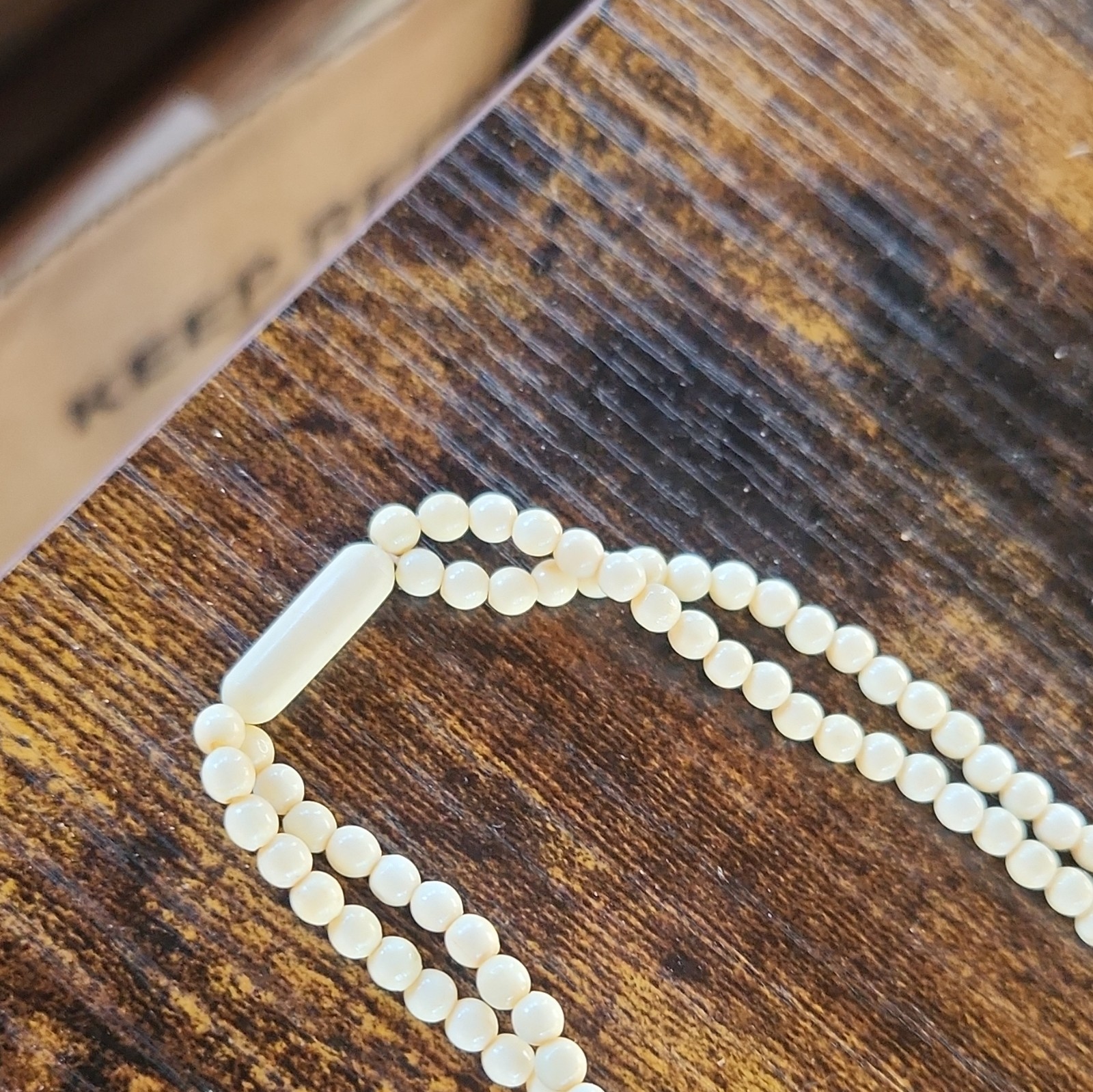 White Plastic Beaded Necklace Ball/Bead Chain Elephant Charm Pendant No Stone