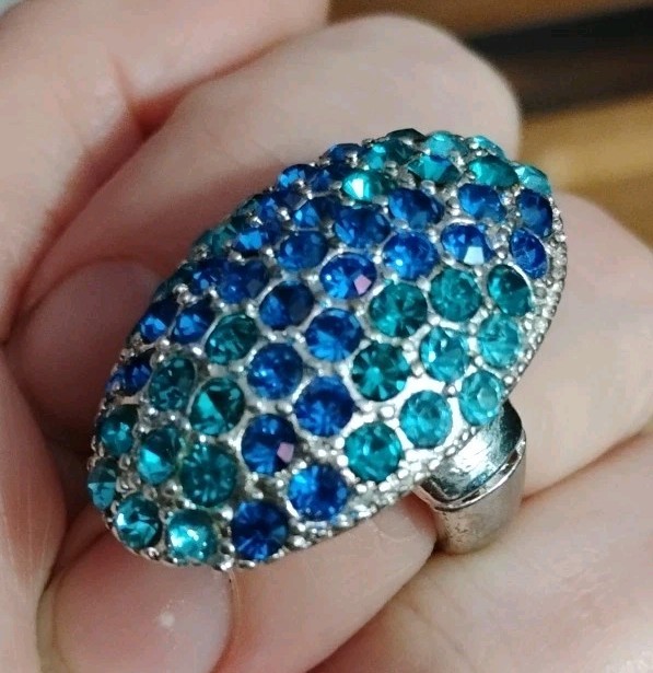 Sparkling SEA TONES! Sz 7 Stretch Large Blue Green/Blue Rhinestone Cocktail Ring
