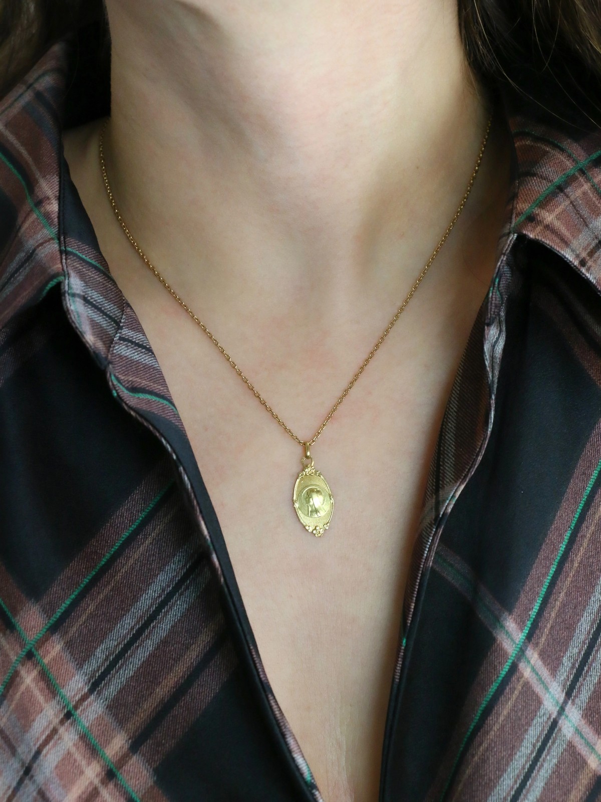 Art Nouveau religious medal in yellow gold