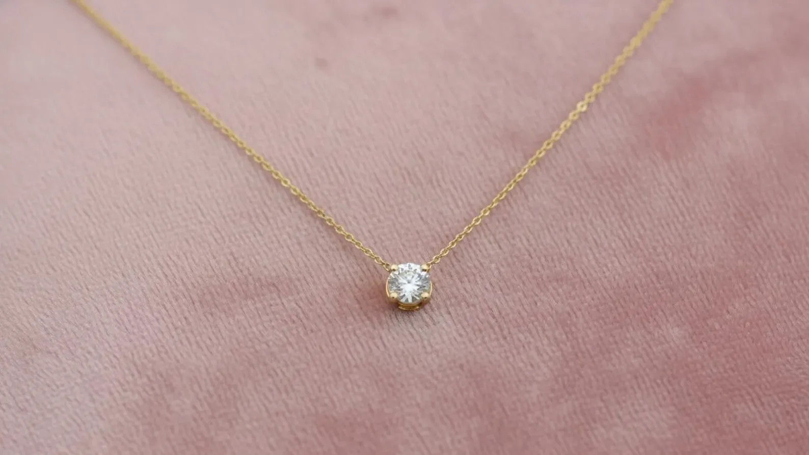 Lab Grown 1.00 Ct Round EF VS Diamond Prong Solitaire Necklace in 14K Solid Gold