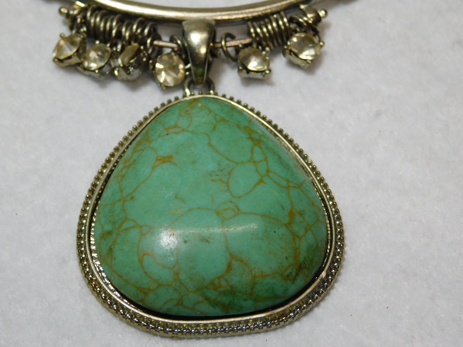 2″ Green (Faux?) Turquoise Necklace W/Stone Accents in Very Good Condition