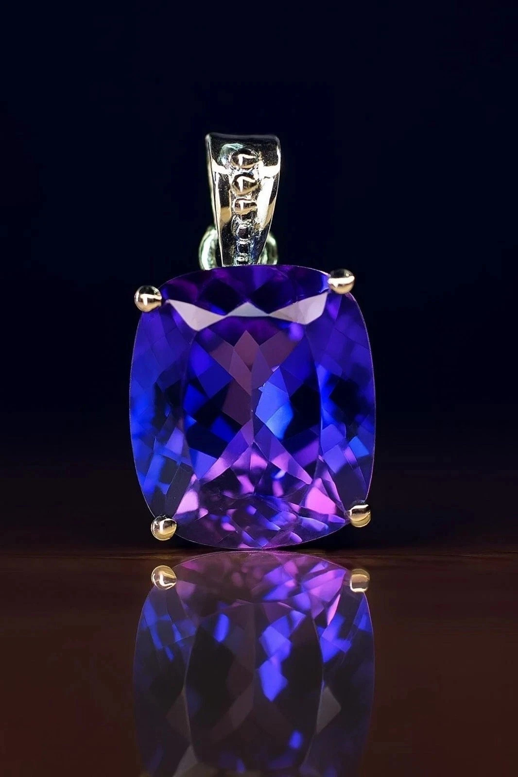 Cushion Cut 36 Ct Color Change Alexandrite Certified GemstonePendant 925 Silver