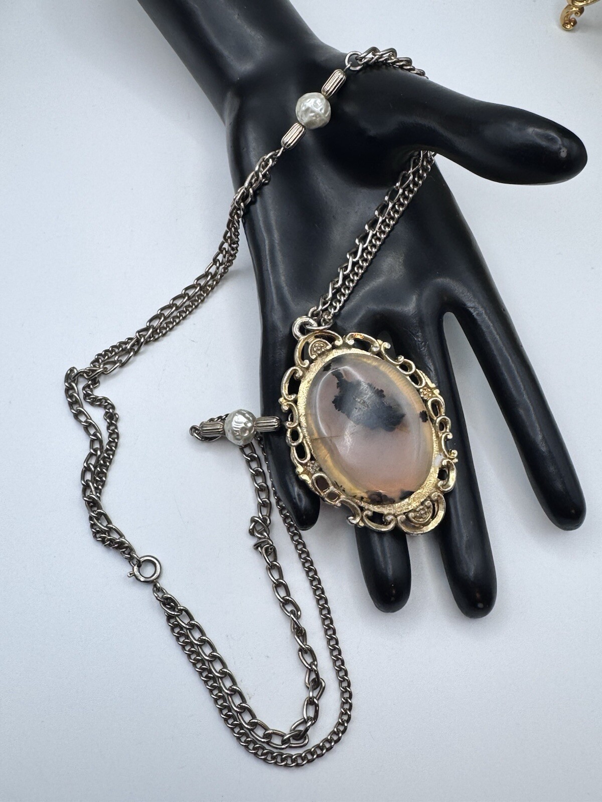 Vintage Winged Angel Cherub & Dendritic Agate Pendant Gold Tone Whit Faux Pearls
