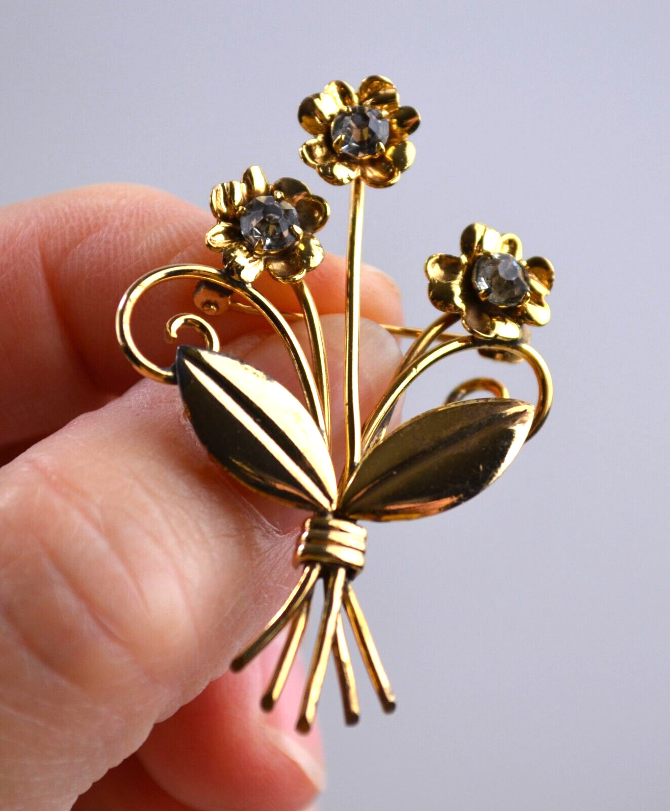 Vintage Gold Tone Brooch Pin Pendant Flower w/ Clear Rhinestones 2.25″