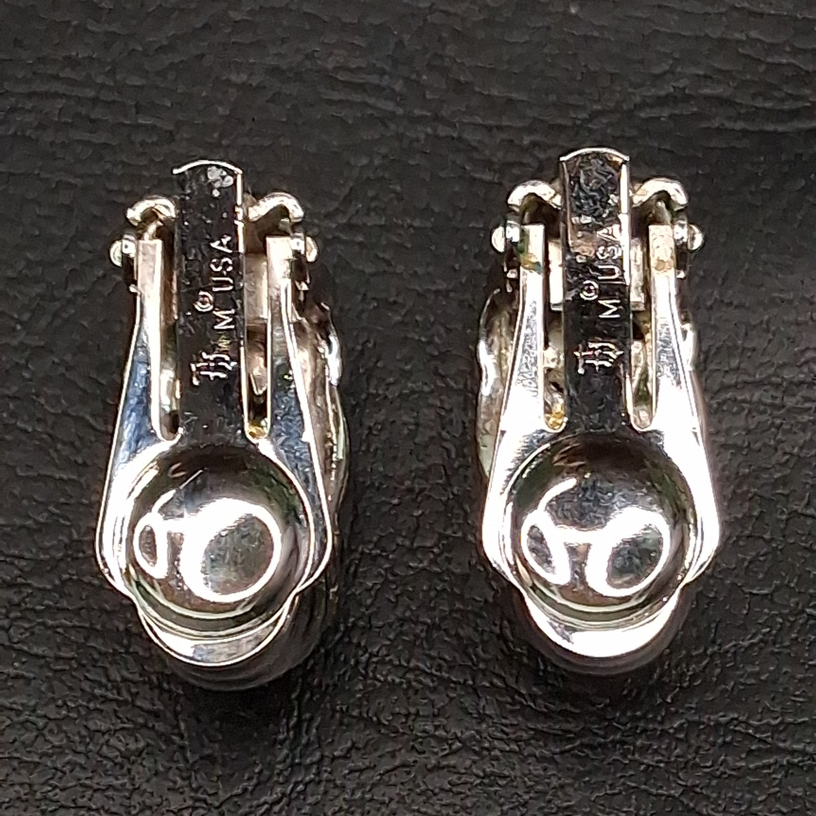 Fragrant Jewels JF USA Gold/ Silver Clip Earrings Whit Black Glass Stone. 18.043