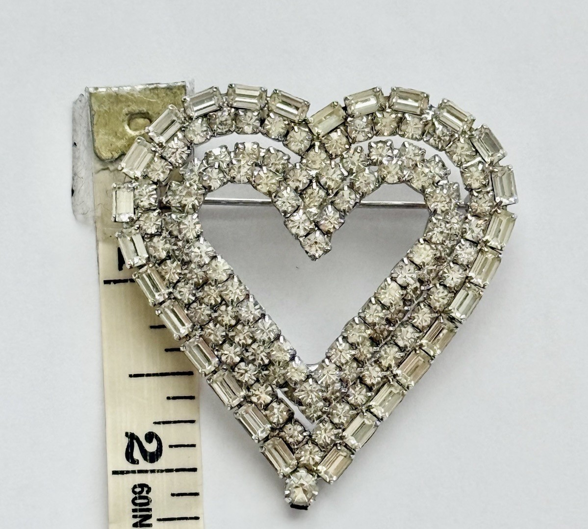 🤍Vintage Heart Silver-Tone Metal Clear Crystal Rhinestone Cluster Brooch Pin 2″