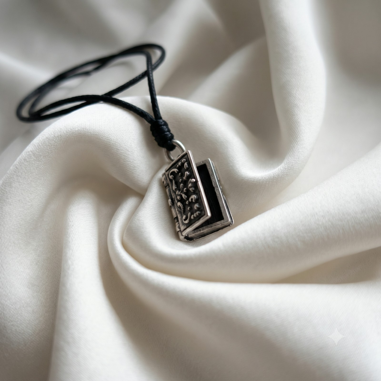 92.5 Sterling Silver Locket Pendant Handcrafted Ornate Heart Oval Triangle