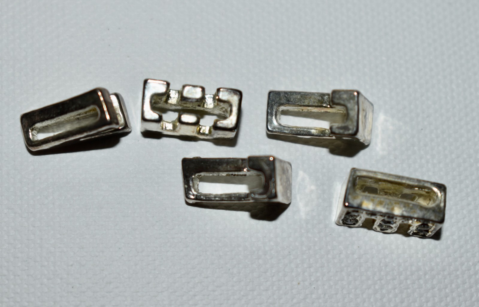 Sparkly Rhinestone VETTE Pin Brooch Silvertone 2.25″L CORVETTE + Letter Sliders
