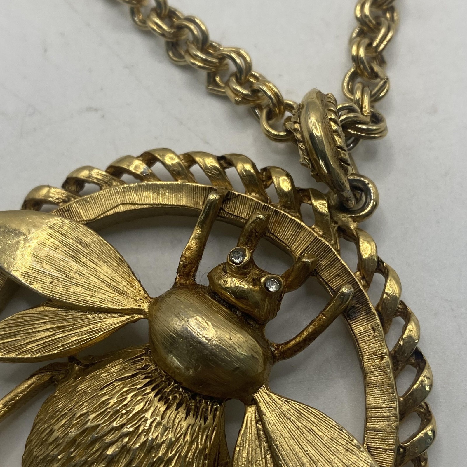 Gold Tone Bee Pendant Necklace Round Statement Barrel Clasp Womens 24 In Jewelry