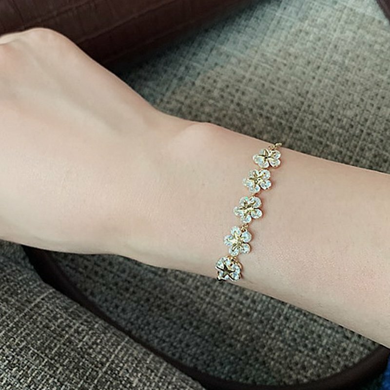 2022 Fashion Crystal Zircon Five Flower Bracelet Adjustable Bangle Women Jewelry