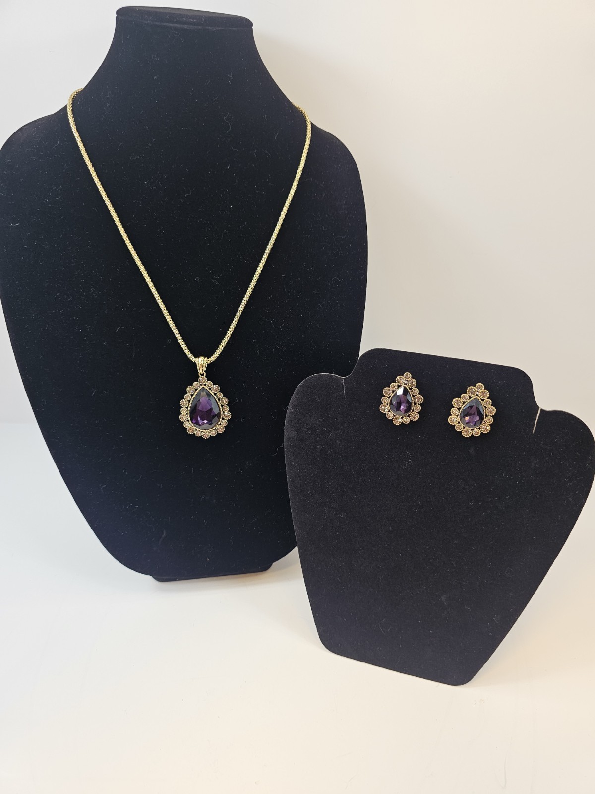 Purple & Clear Rhinestone Necklace & Earrings Gold Tone Teardrop Shape 27″