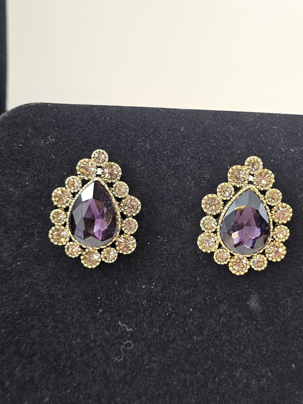 Purple & Clear Rhinestone Necklace & Earrings Gold Tone Teardrop Shape 27″
