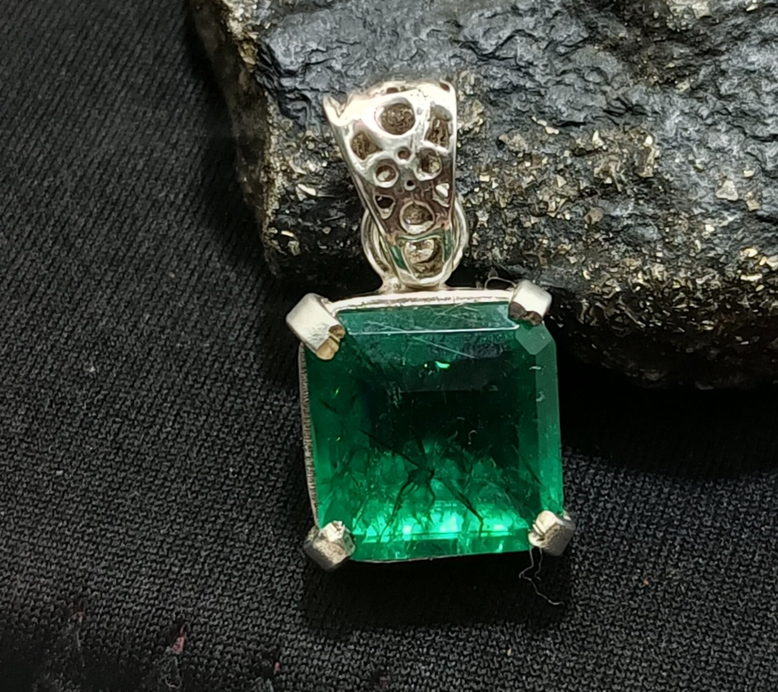 Certified 23.65Ct Stunning Emerald 925 Solid Silver Asscher Cut Pendant Gemstone