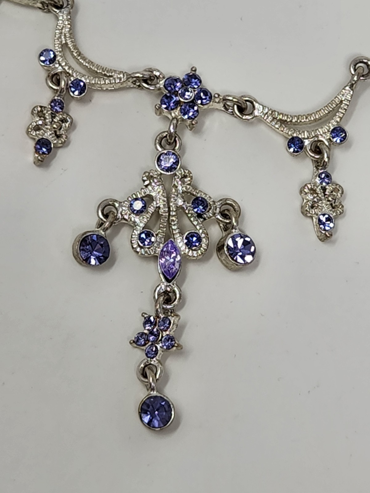 Purple Crystal Rhinestone Y-Drop Scalloped Necklace Silver Tone Fringe Dangle