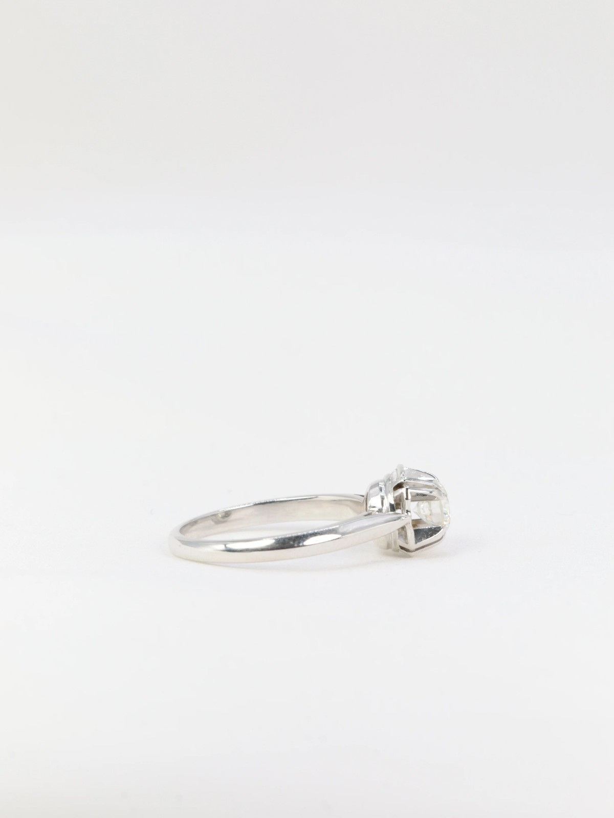 Art Deco solitaire ring in white gold and 0.5ct diamond