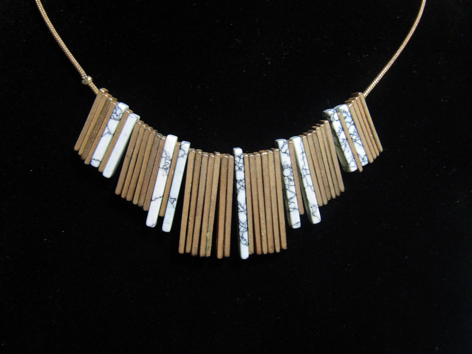 Necklace 34″ With Metal & Plastic Pieces lot sg3