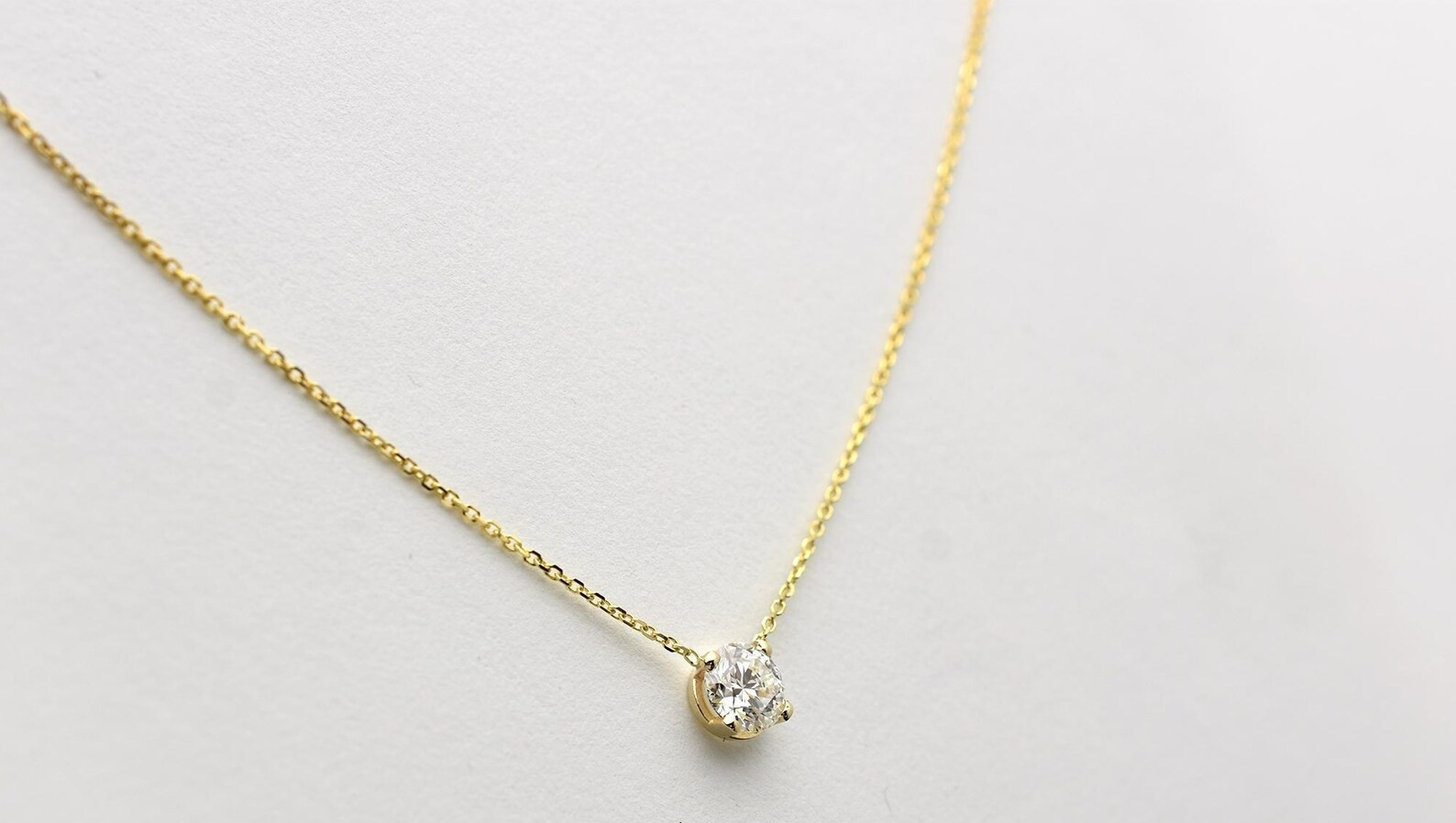 Lab Grown 1.00 Ct Round EF VS Diamond Prong Solitaire Necklace in 14K Solid Gold